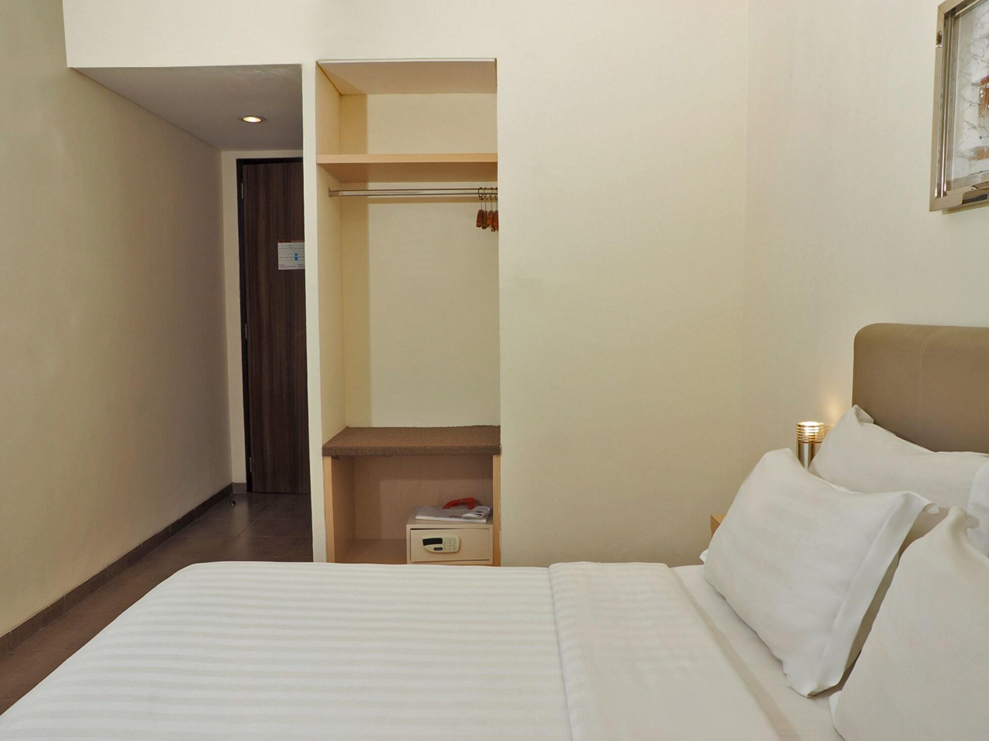D'Primahotel Itc Mangga Dua Джакарта Екстериор снимка