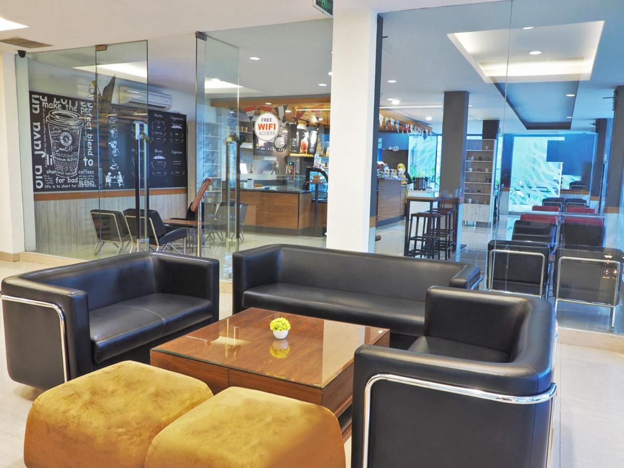 D'Primahotel Itc Mangga Dua Джакарта Екстериор снимка