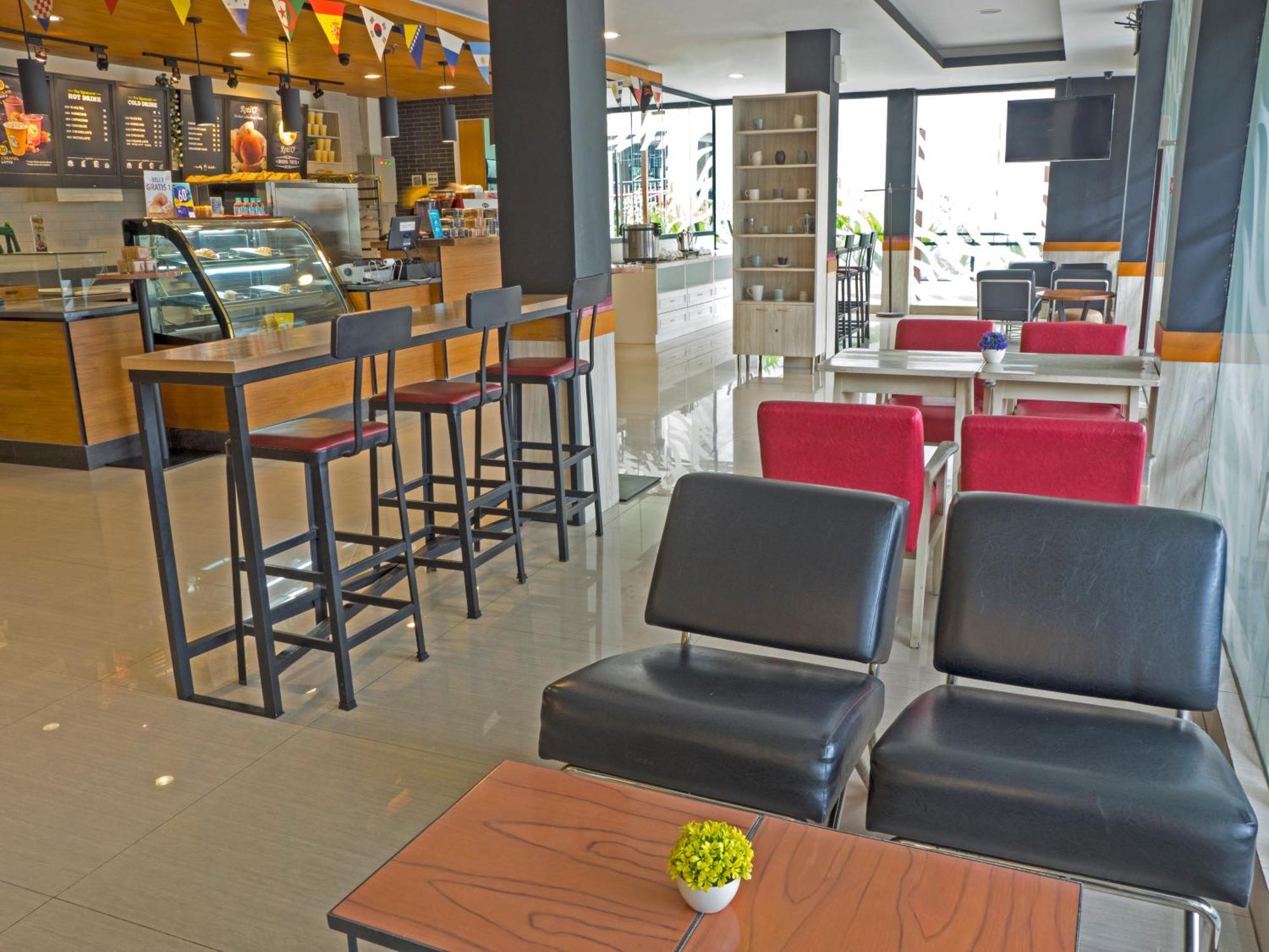 D'Primahotel Itc Mangga Dua Джакарта Екстериор снимка