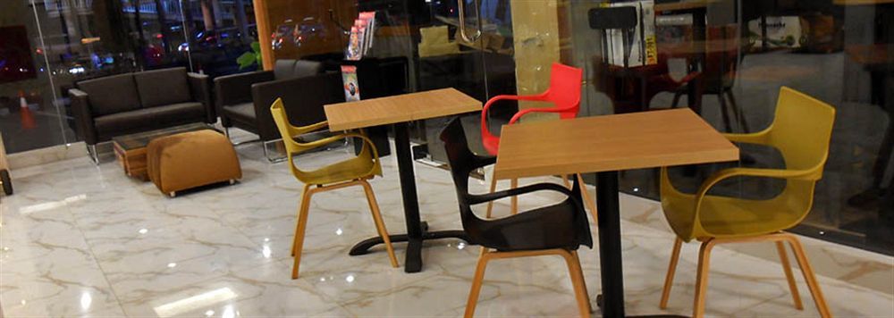 D'Primahotel Itc Mangga Dua Джакарта Екстериор снимка