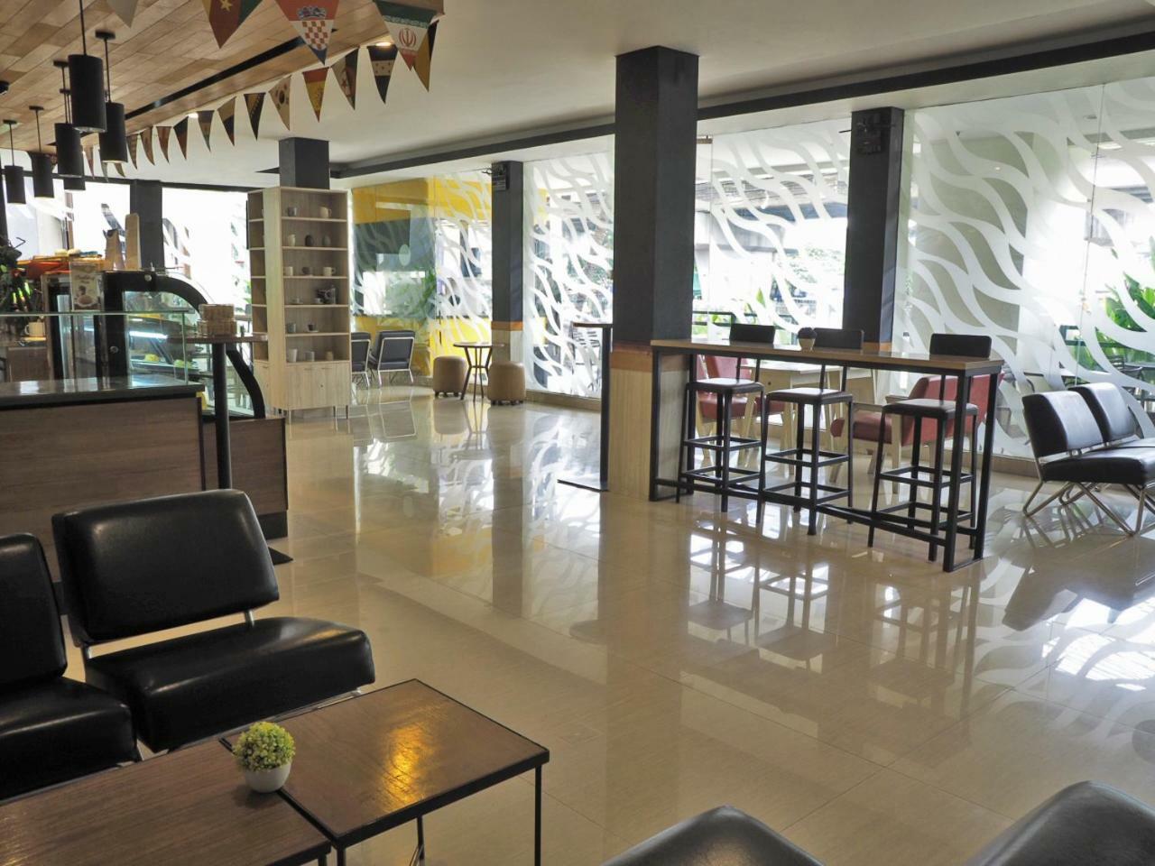 D'Primahotel Itc Mangga Dua Джакарта Екстериор снимка